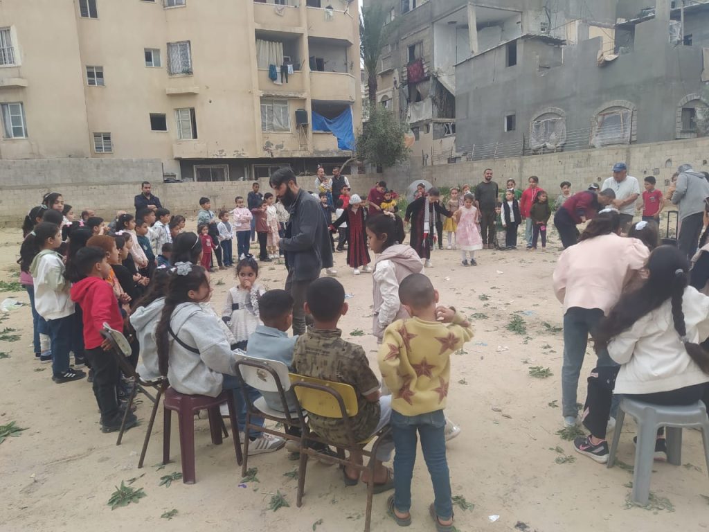 فريق مركز اليوسف خلال تنفيذ الأنشطة الميدانية
