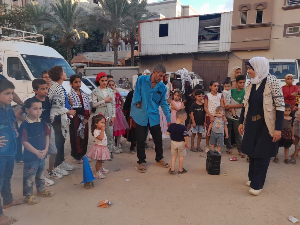 فريق مركز اليوسف خلال تنفيذ الأنشطة الميدانية
