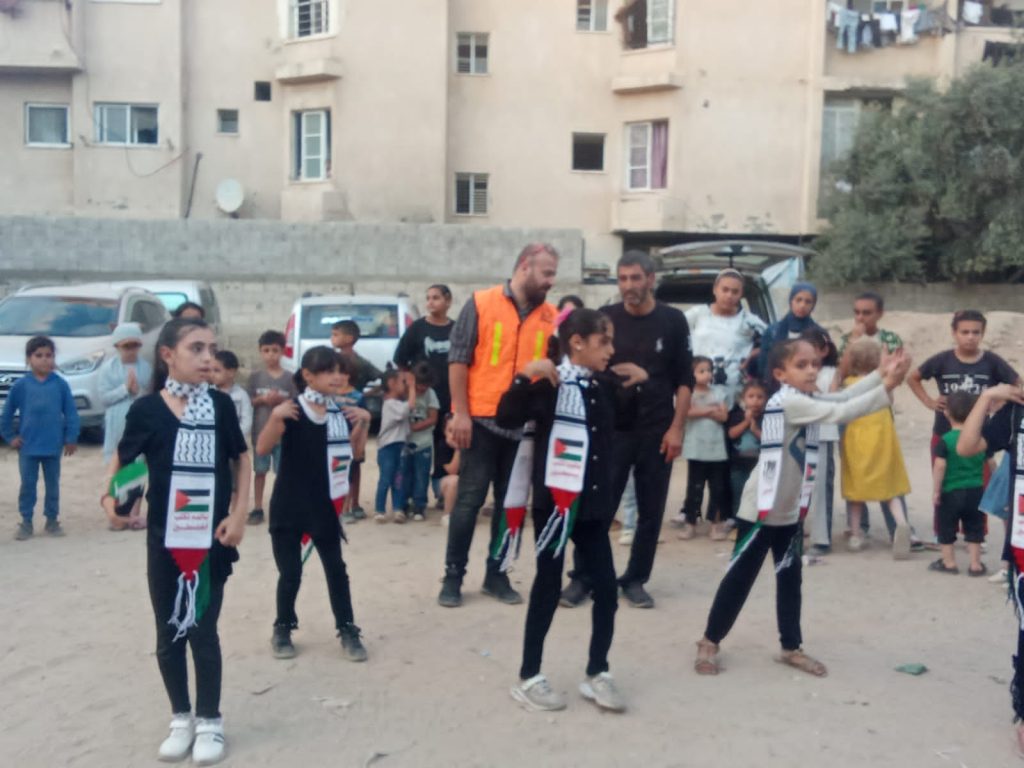 فريق مركز اليوسف خلال تنفيذ الأنشطة الميدانية