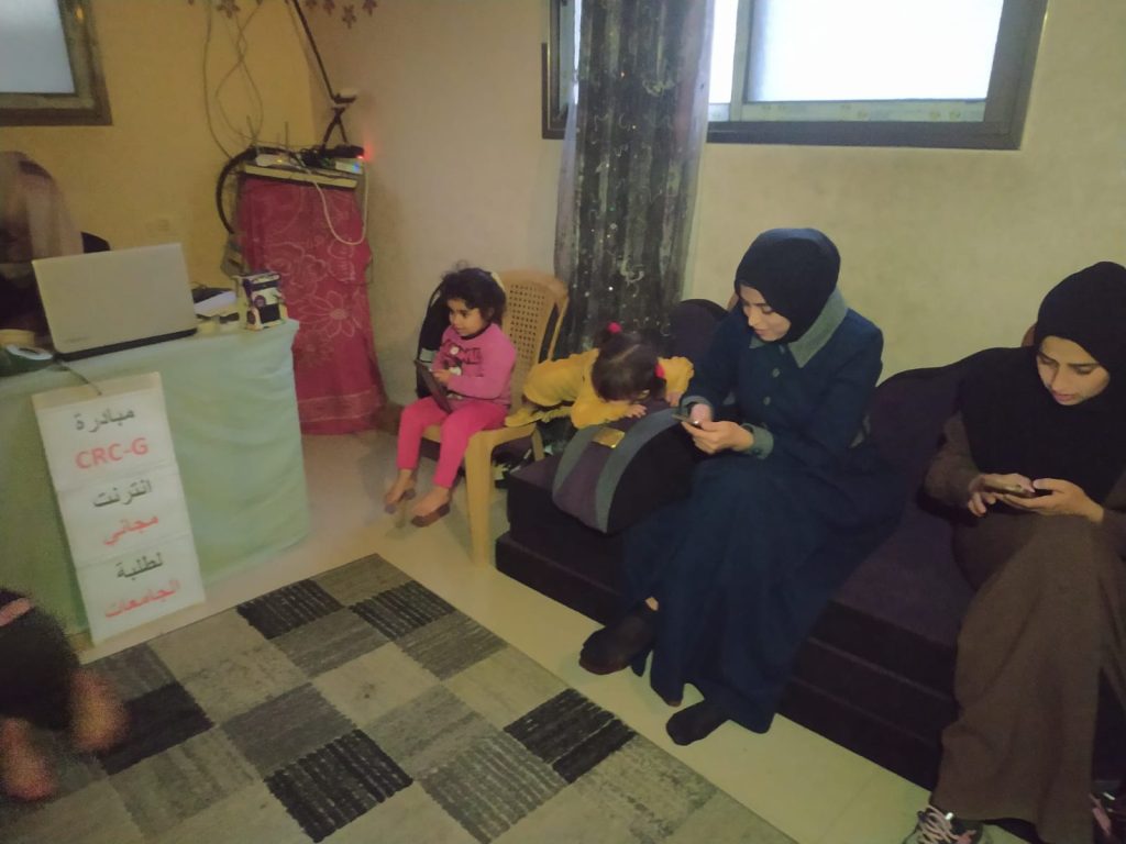 طالبات الجامعات يستفدن من مبادرة الإنترنت المجاني