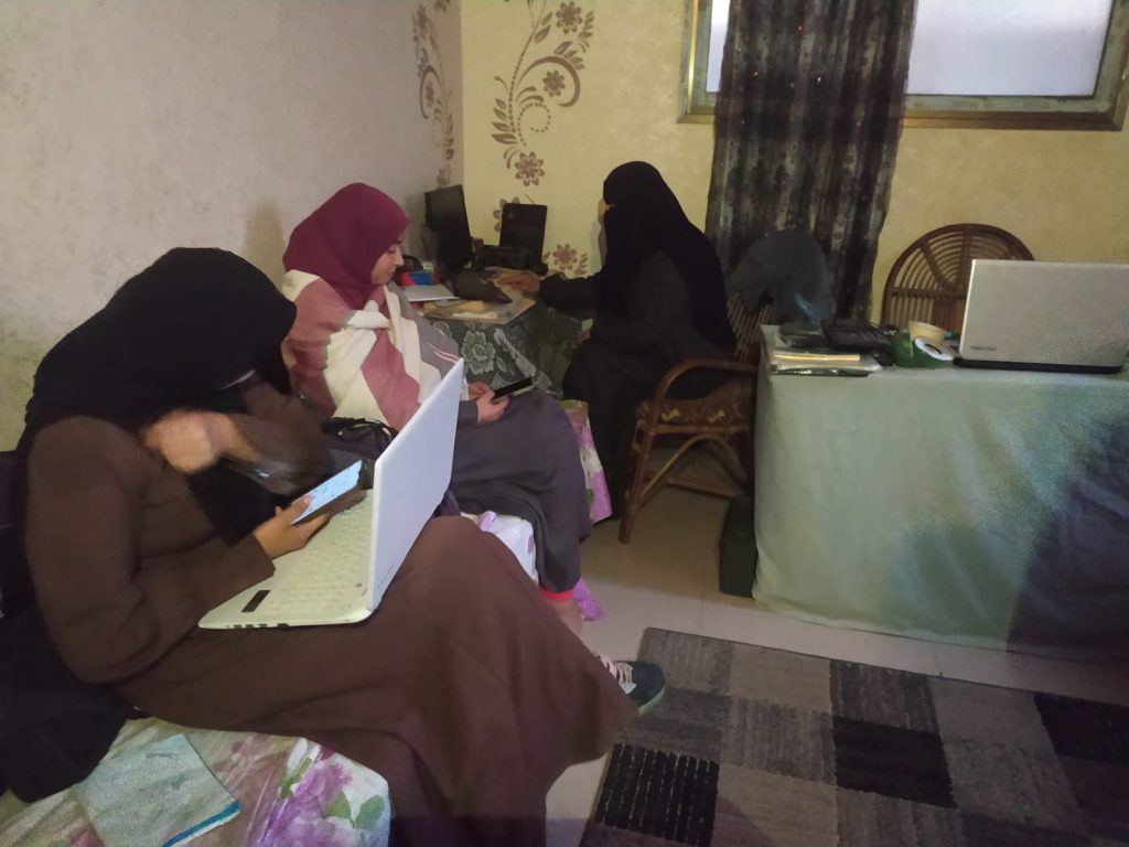 طالبات الجامعات يستفدن من مبادرة الإنترنت المجاني