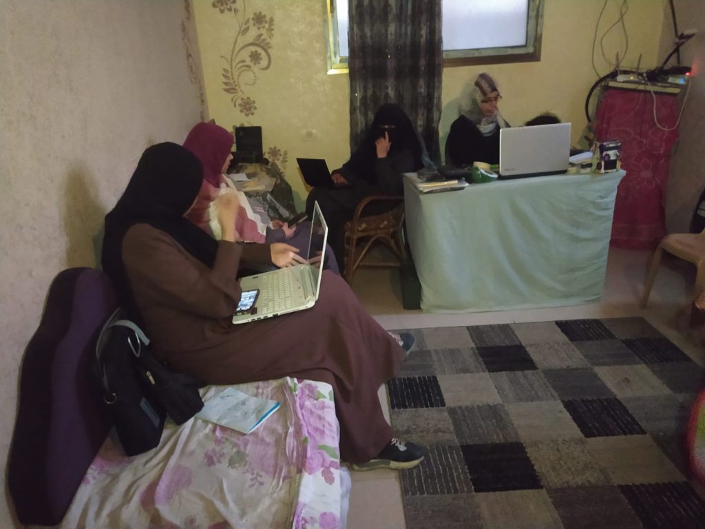 طالبات الجامعات يستفدن من مبادرة الإنترنت المجاني